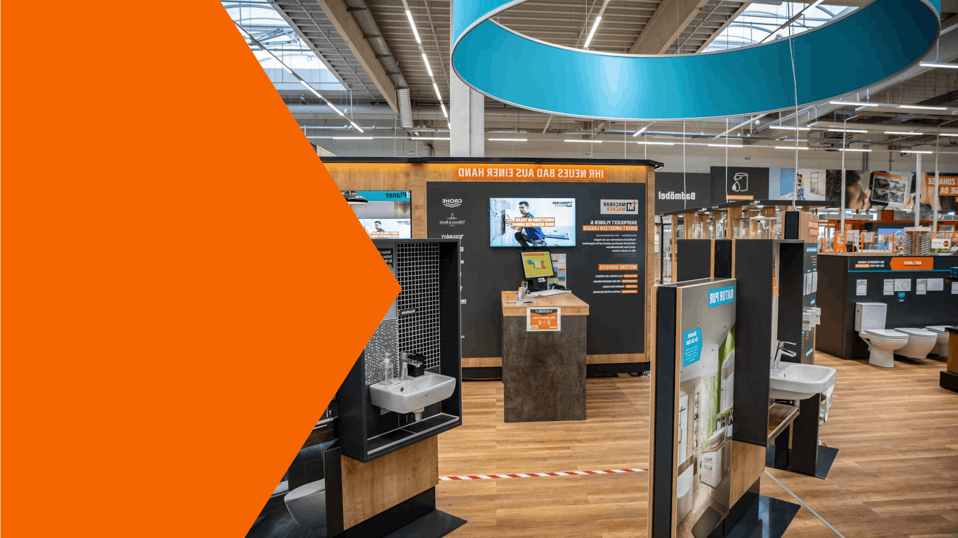 Angebot und Frau die telefoniert