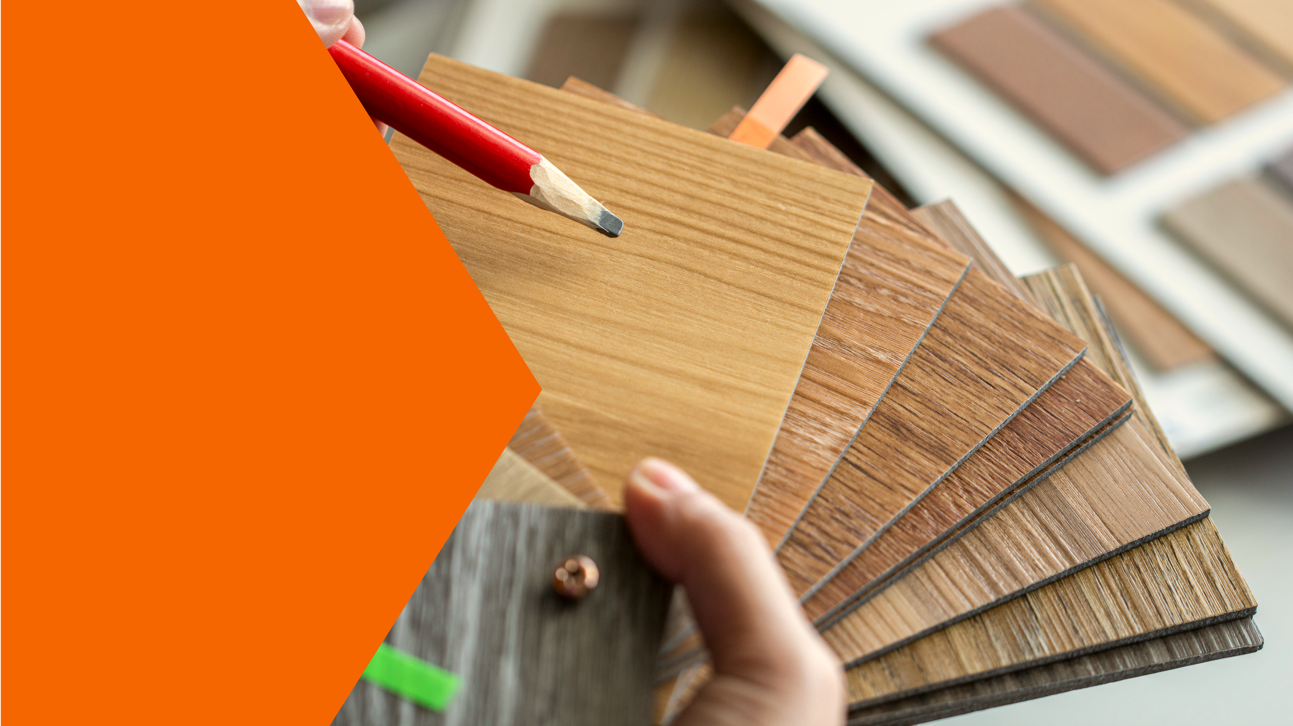 Angebot und Frau die telefoniert