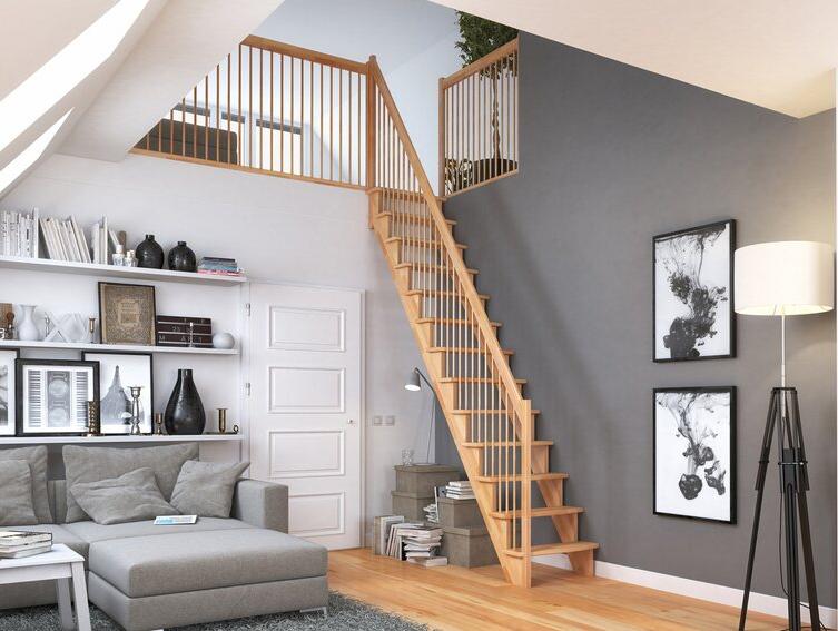 Innentreppe aus Holz mit Geländer 