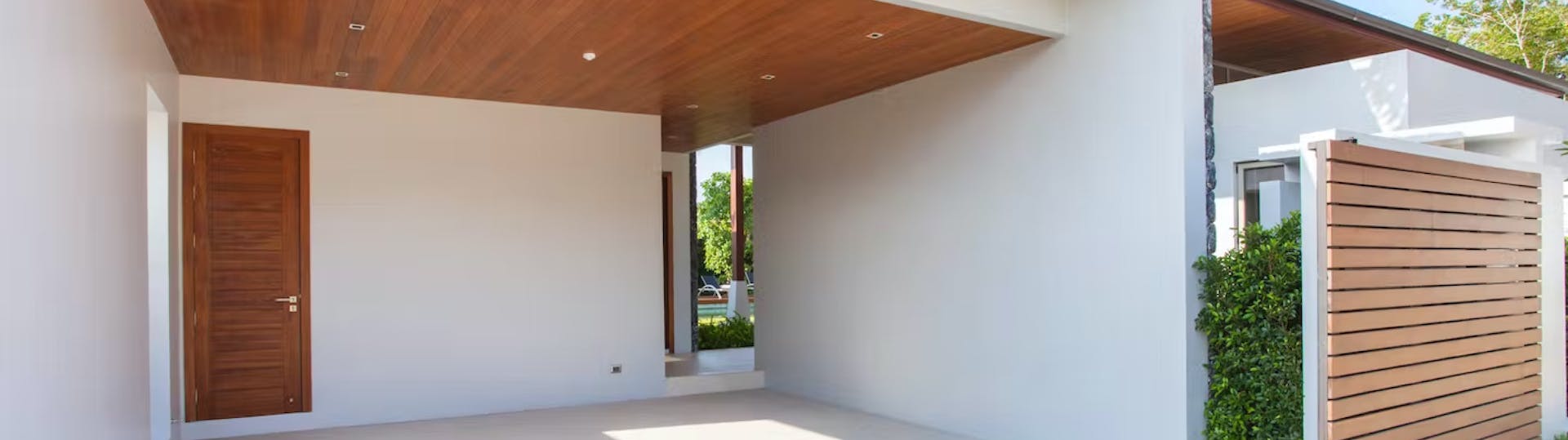 Modernes Carport am Haus