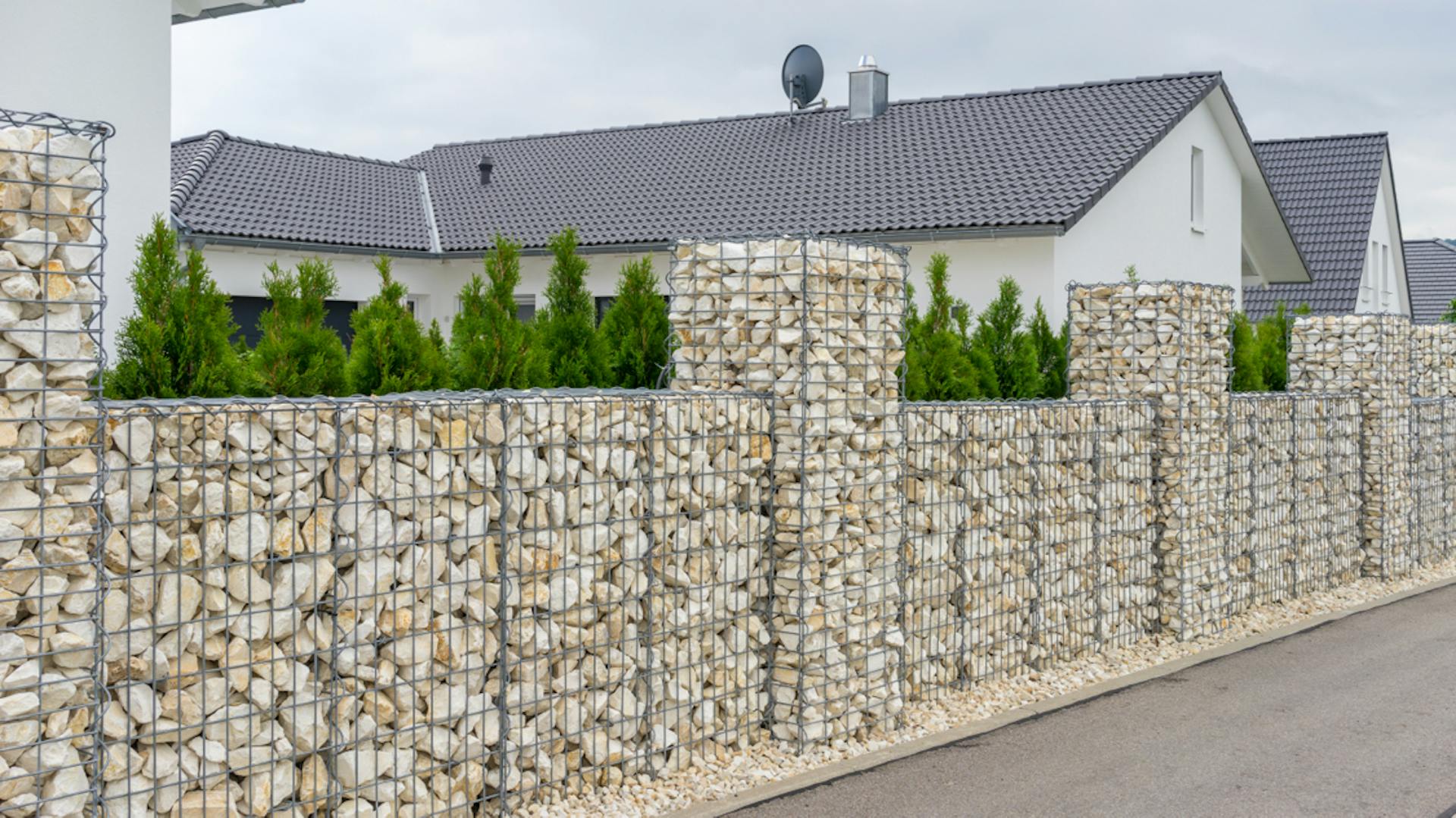 Gabionenzaun zur Eingrenzung des Gartens