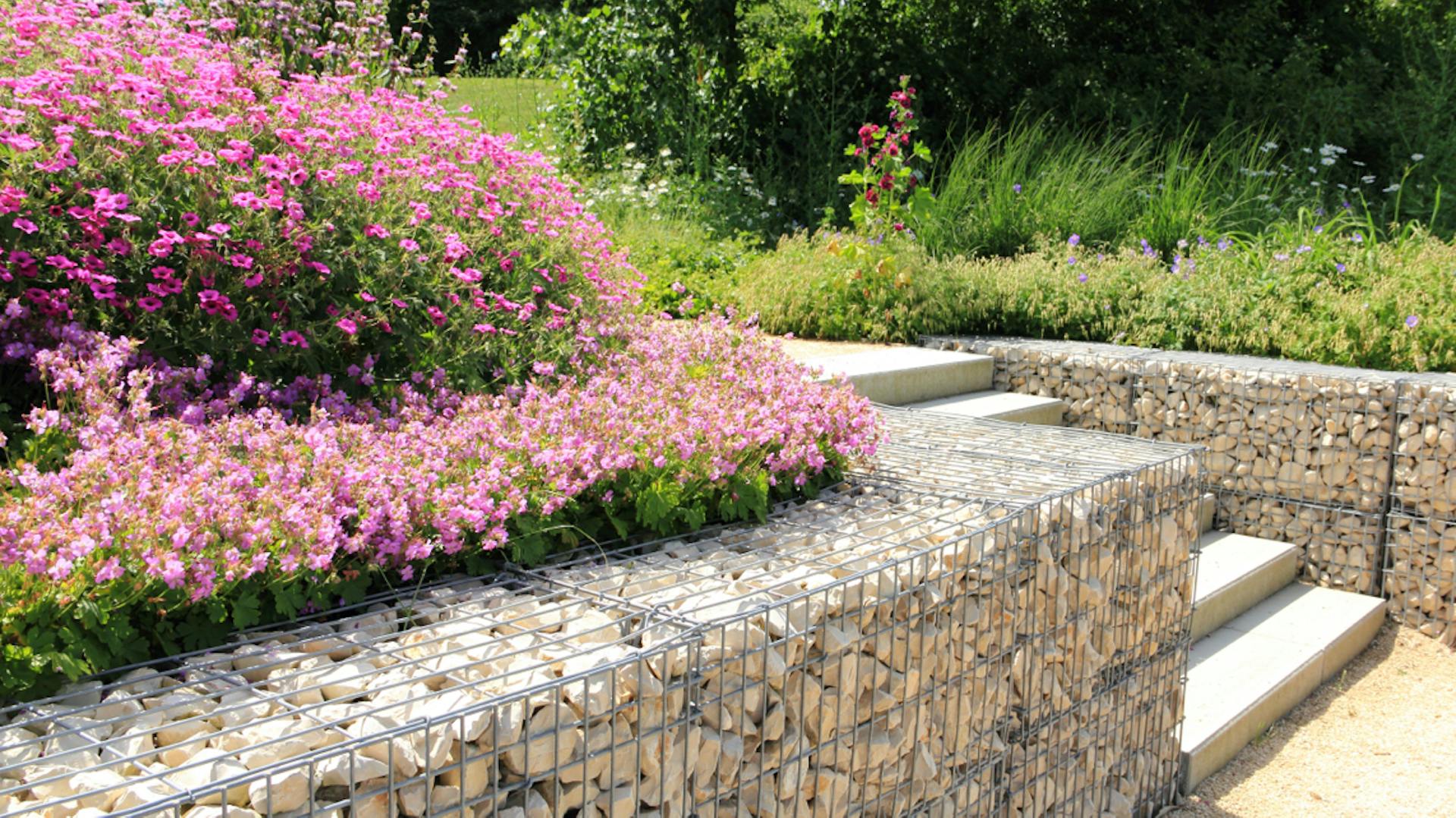 Gabionenzaun zur Umrandung der Treppe