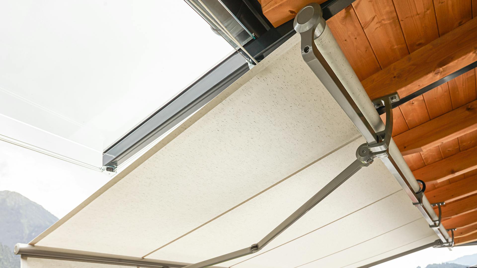 Offene Markise weiß