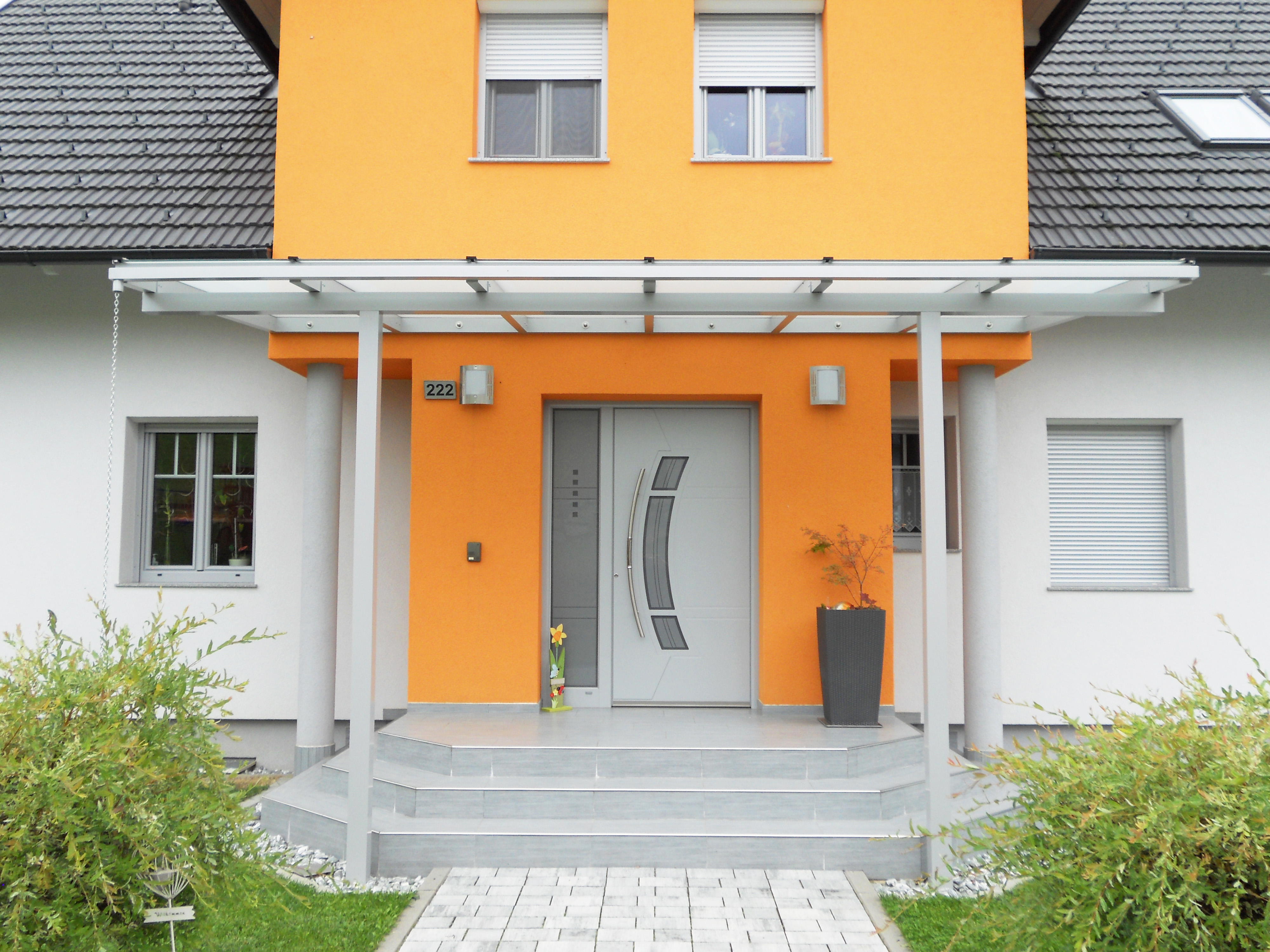 Vordach nach Maß mit Montage