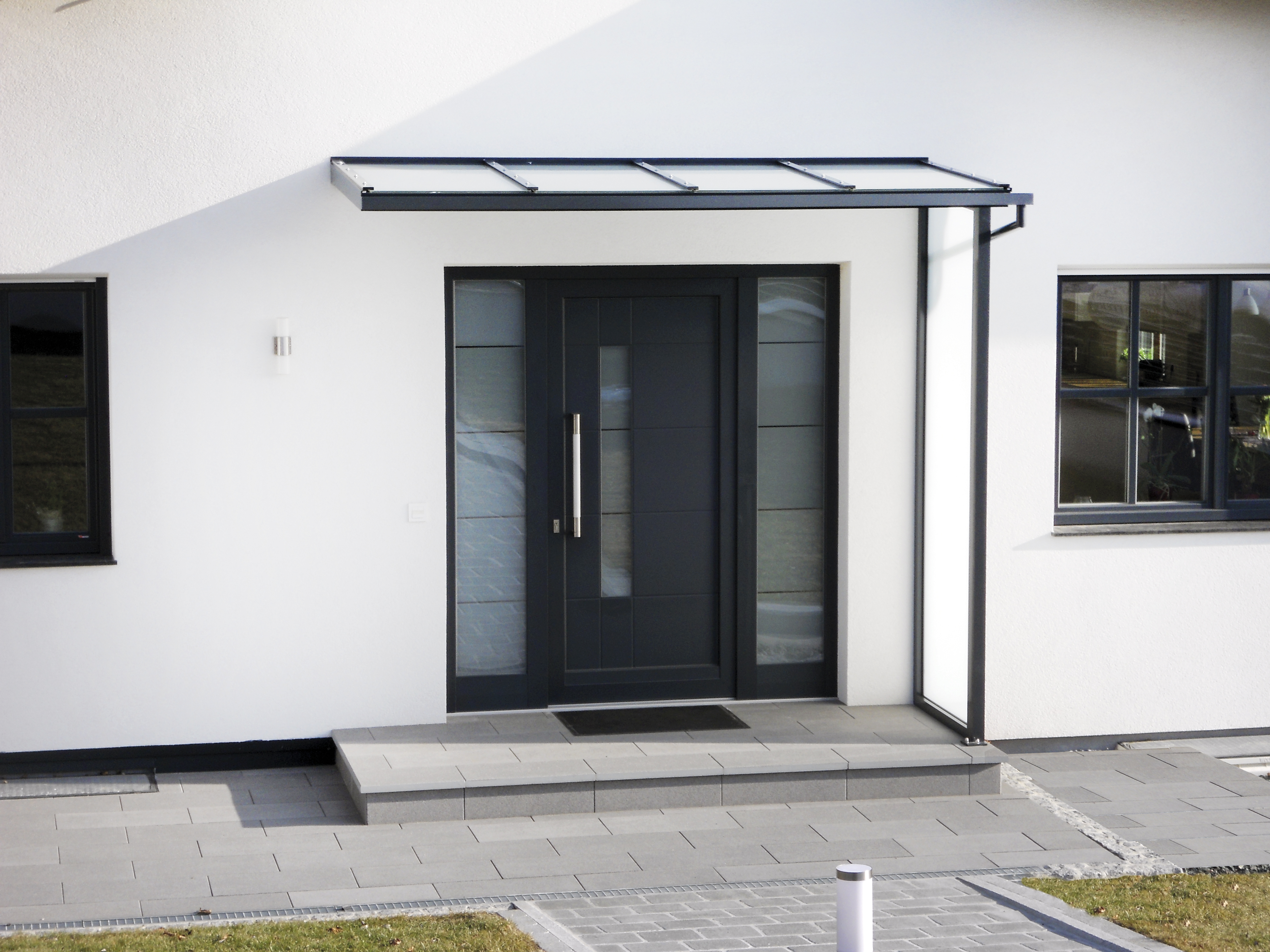 Vordach in Anthrazit