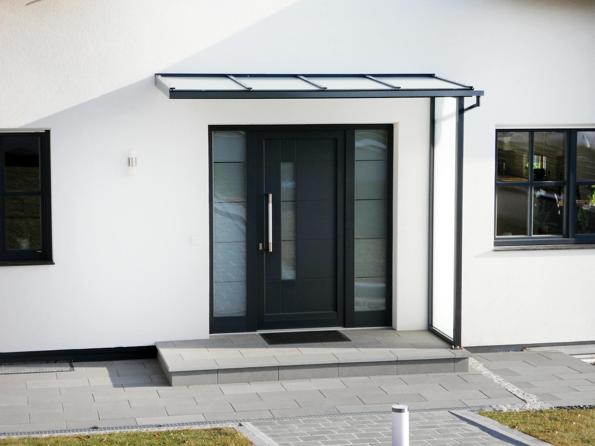 Vordach in Anthrazit