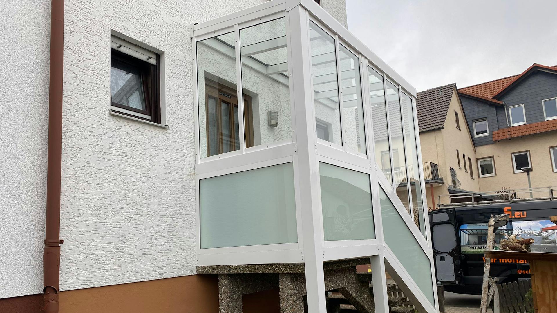 Geländer für den Eingangsbereich mit Treppe