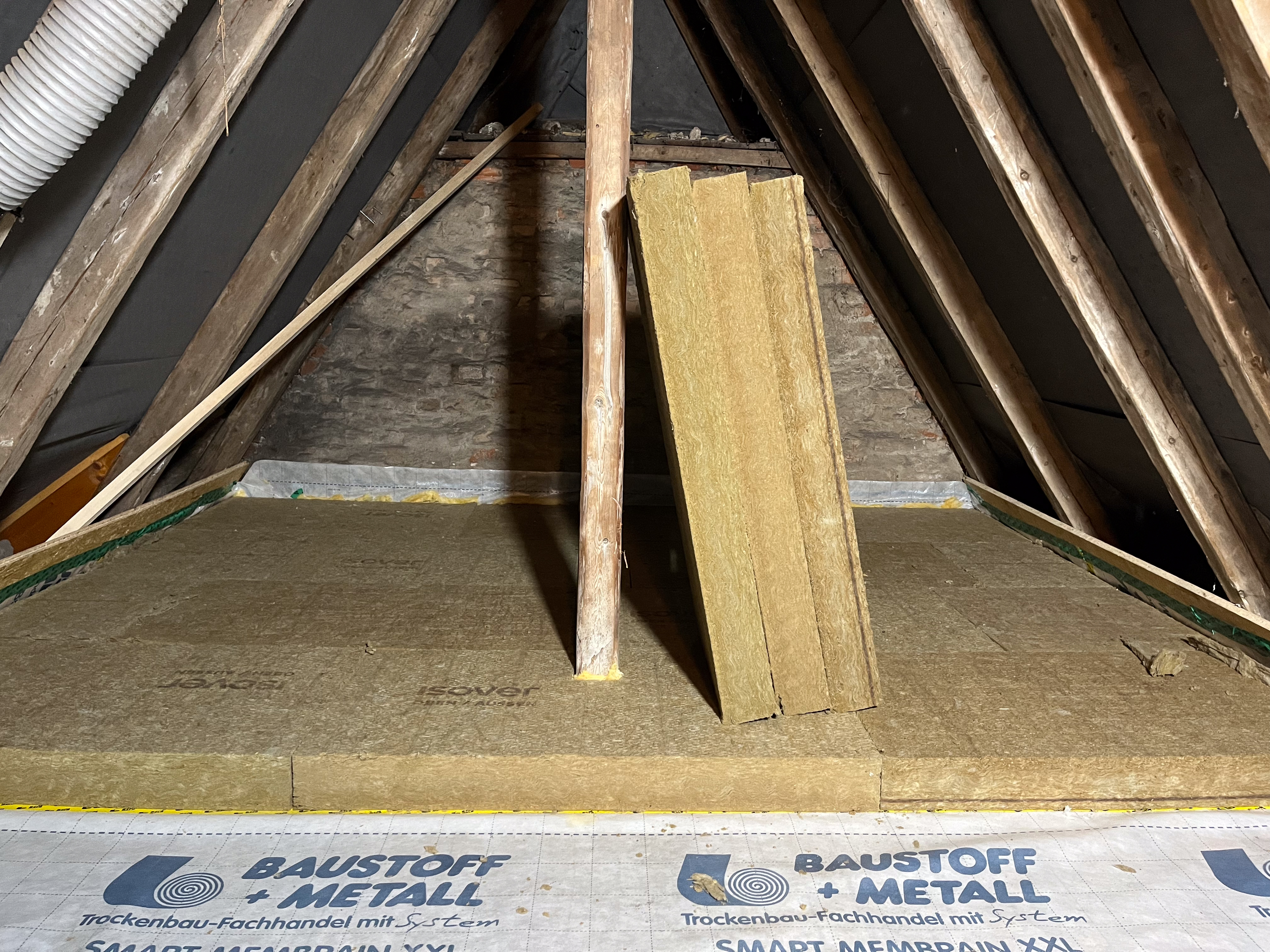 Einblasdämmung auf dem Dachboden