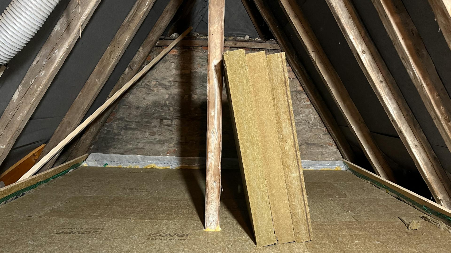 Einblasdämmung auf dem Dachboden