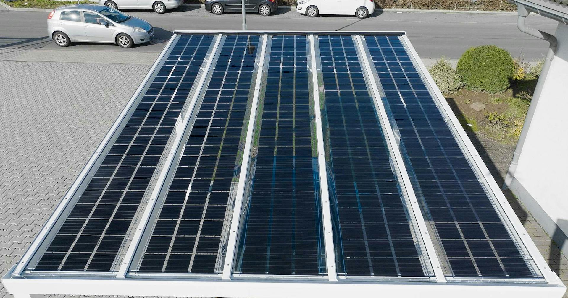 Terrassenüberdachung mit Solardach