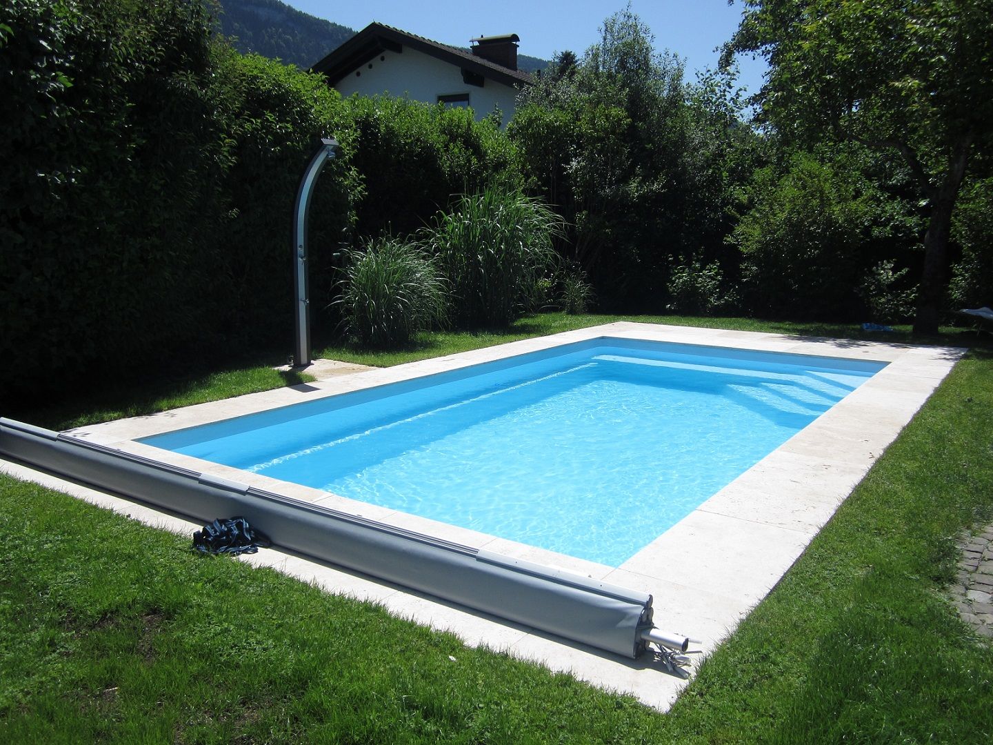 Pool auf Terrasse mit Sichtschutz