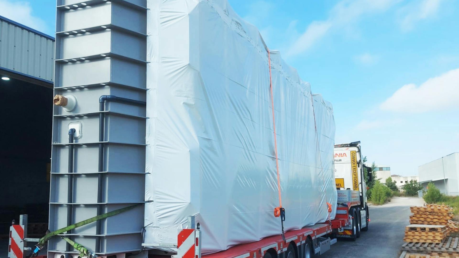 Pool Anlieferung LKW