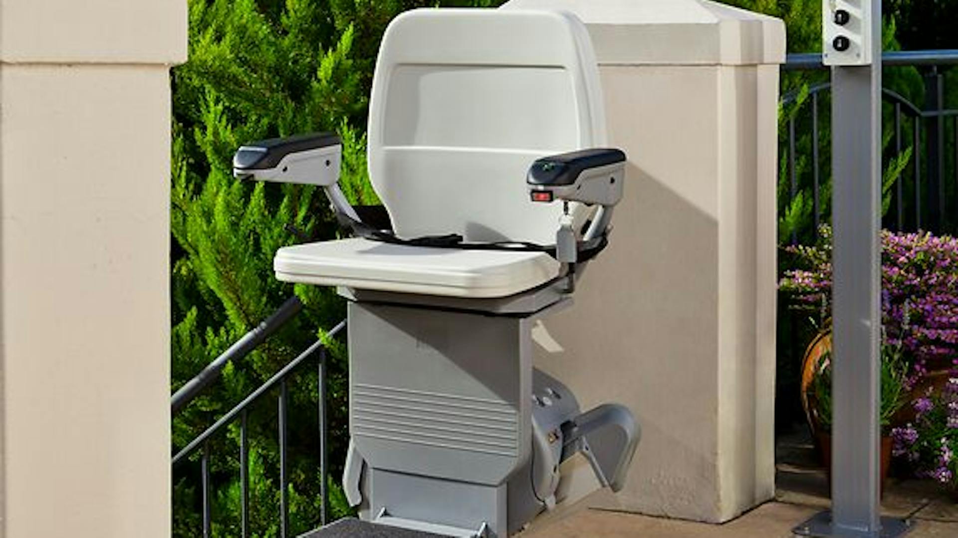 Treppenlift für Zuhause in Flieder