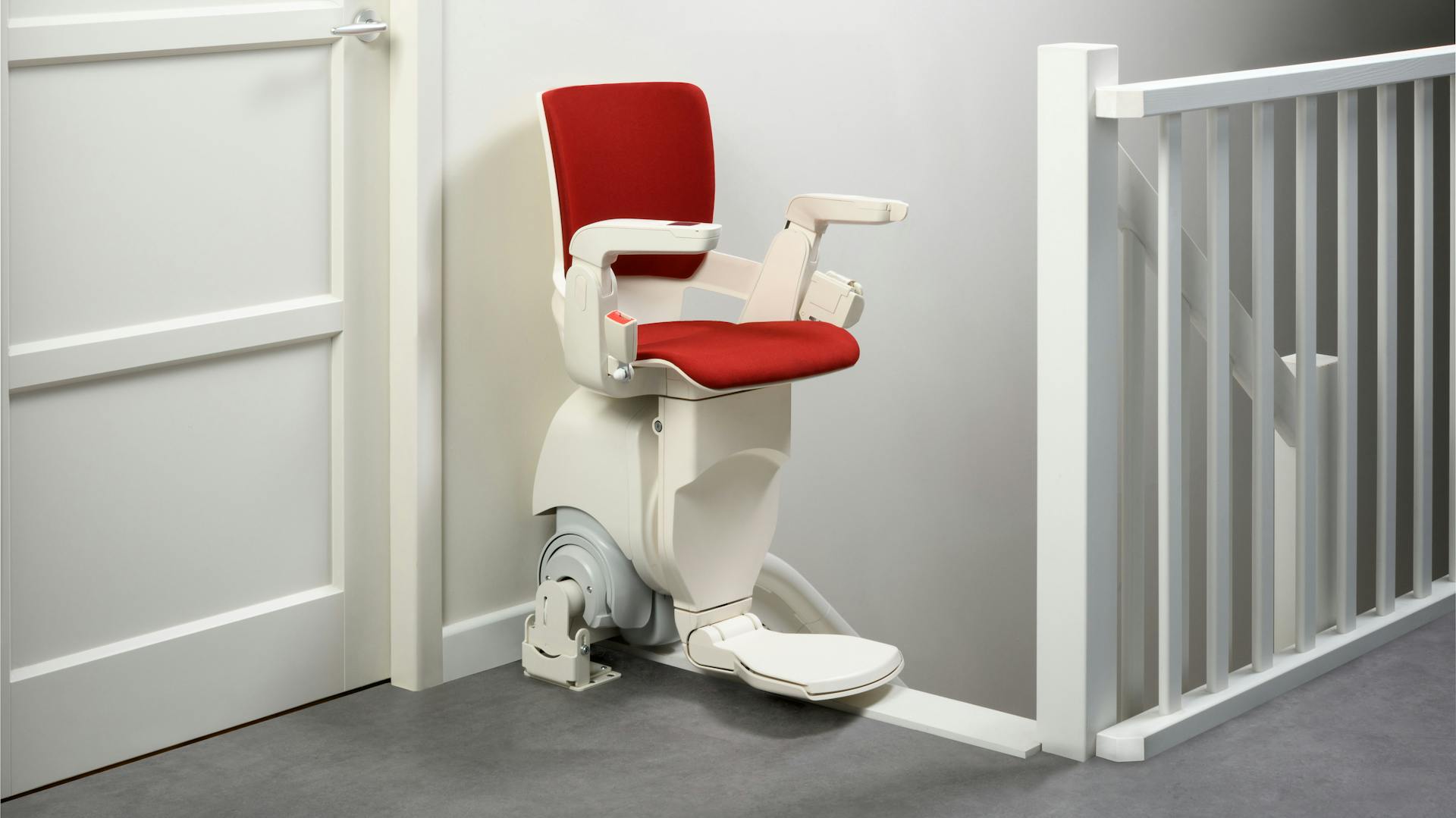 Treppenlift im Hausflur für Personenbeförderung