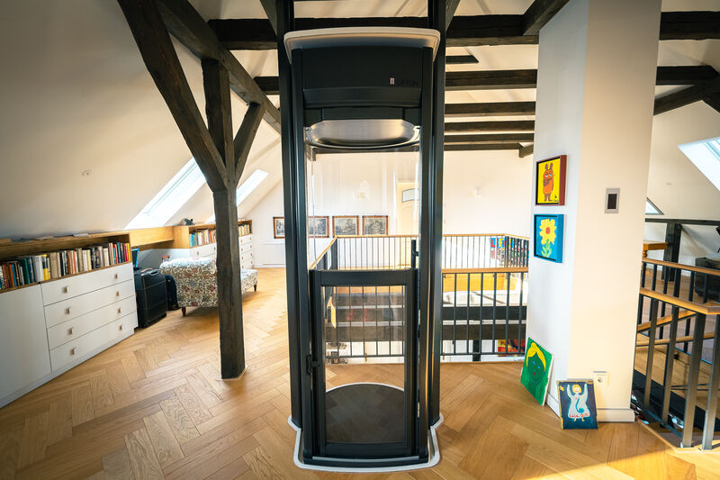 Treppenlift für Zuhause in Flieder