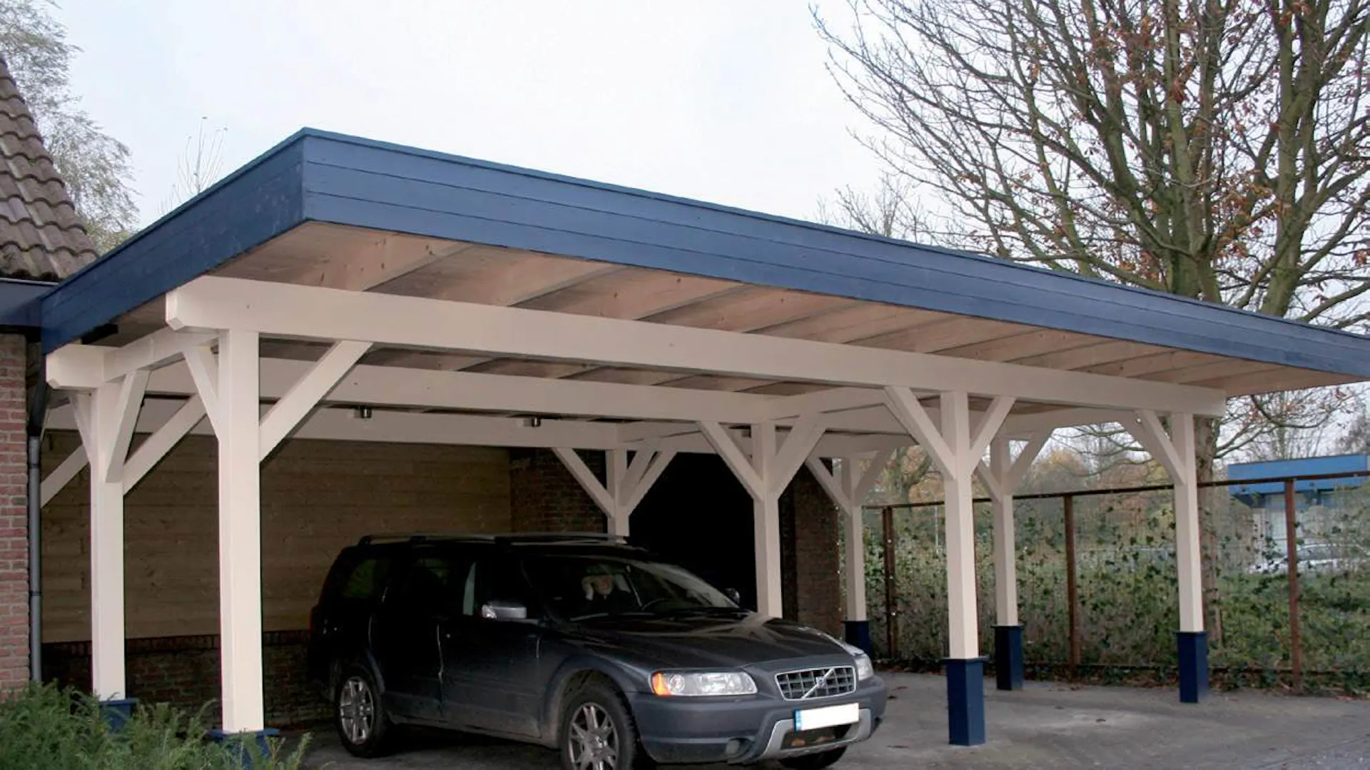 Carport mit PV Modul und Wallbox
