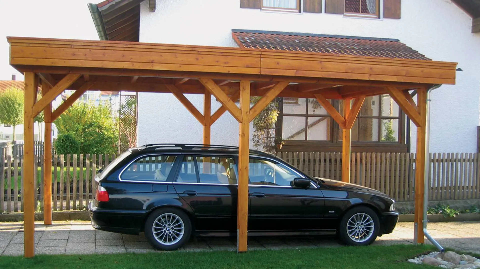 Carport mit PV Modul und Wallbox
