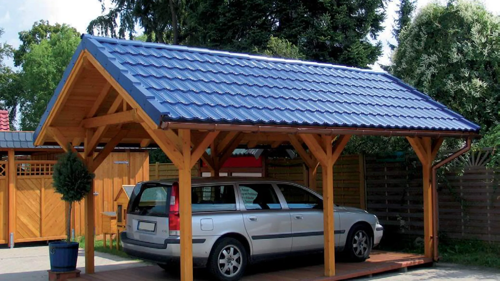 Carport mit PV Modul und Wallbox