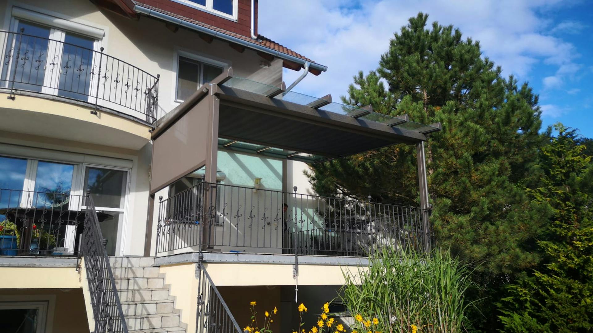 Terrassenüberdachung mit Markise & Seitenschutz
