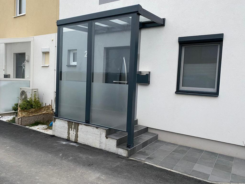 Seitenwand für den Eingangsbereich