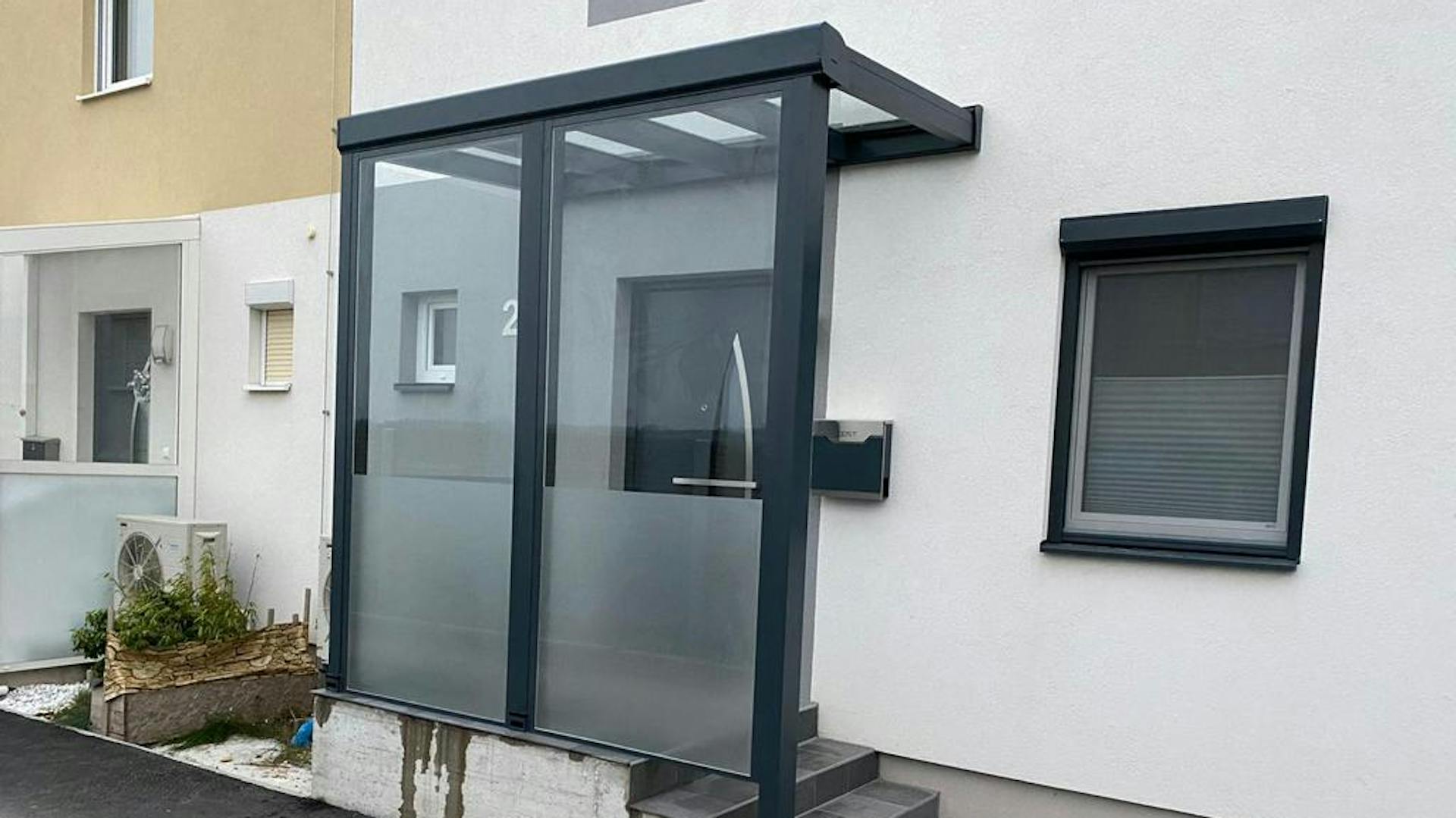 Seitenwand für den Eingangsbereich