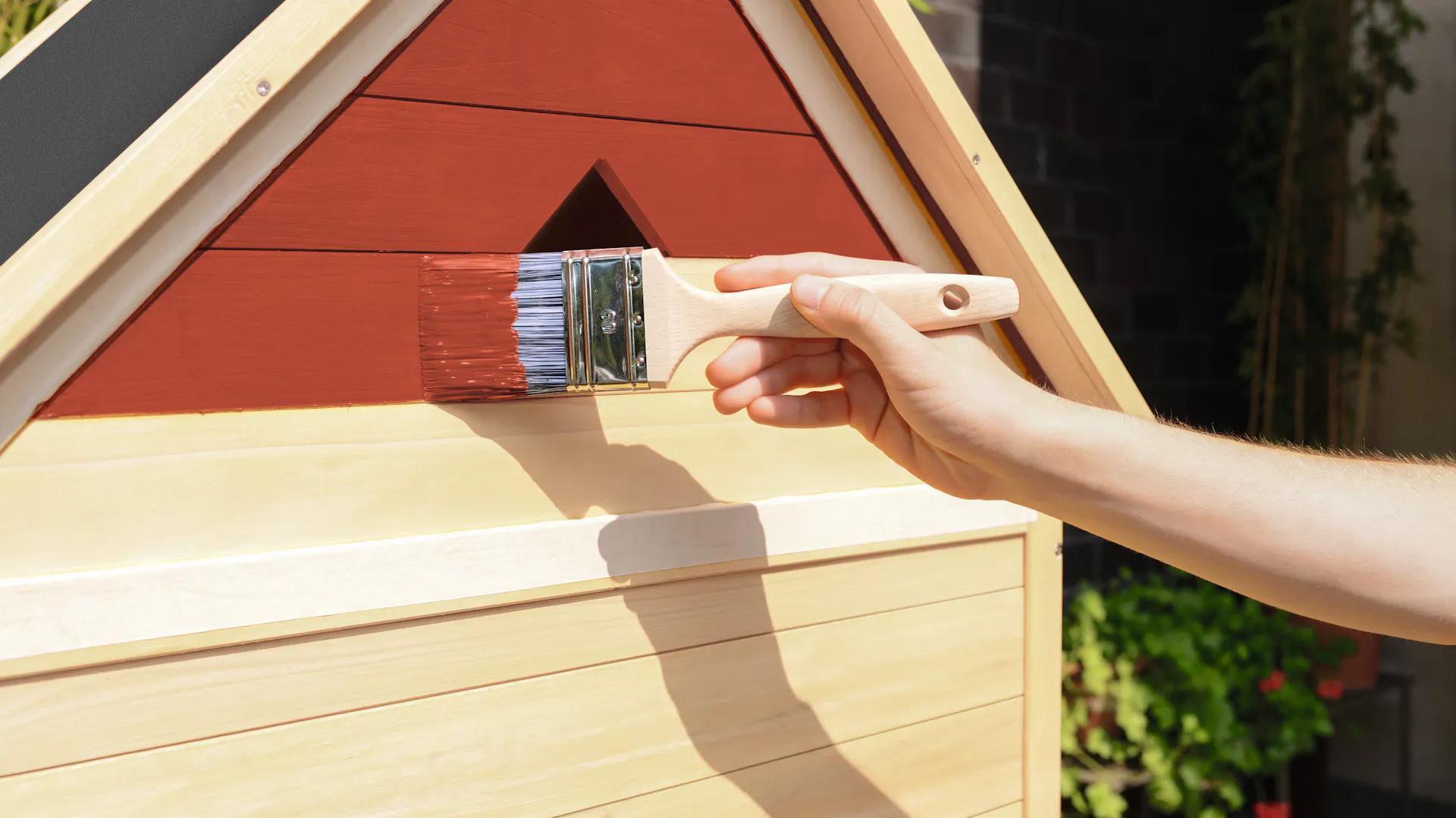 Alpina Holzfarbe in rot