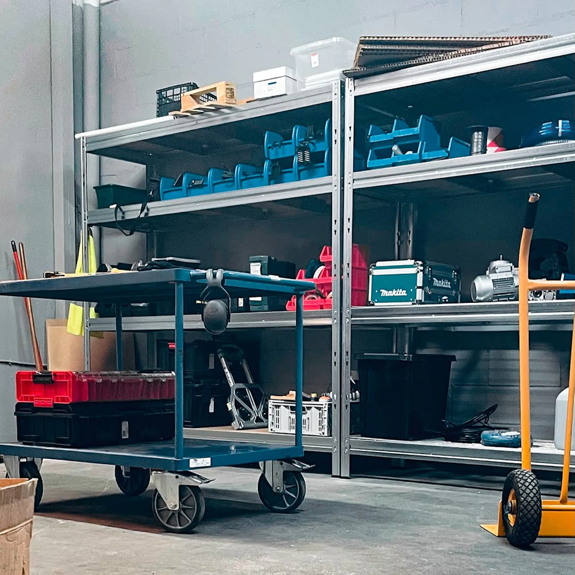 Ar Shelving Regale in der Werkstatt
