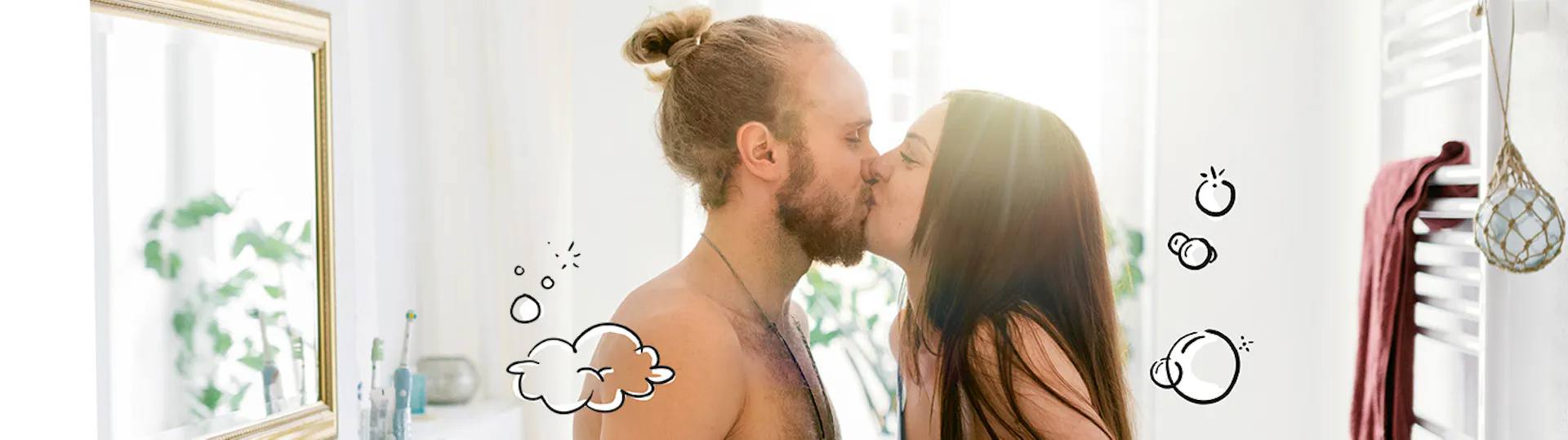 Ein Paar, das sich im Bad küsst