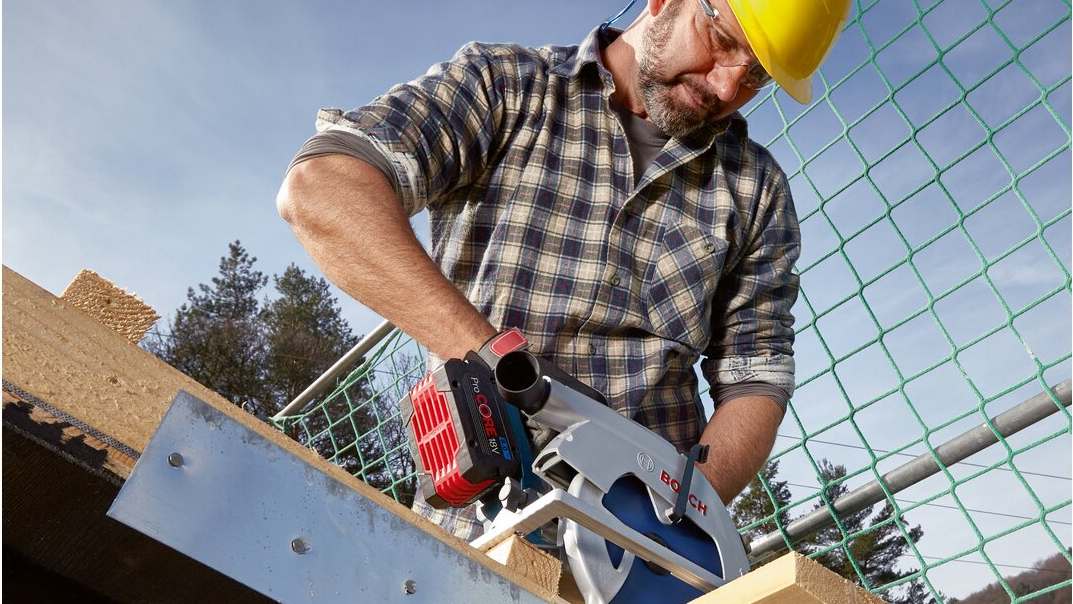 Bosch Professional Kreissäge für Massivholz und Holzwerkstoffe wie OSB, Sperrholz oder MDF