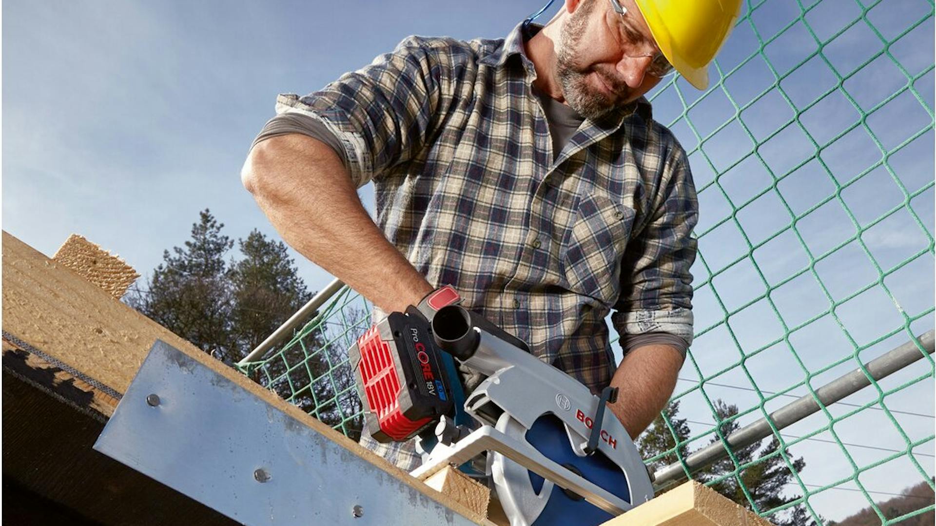 Bosch Professional Kreissäge für Massivholz und Holzwerkstoffe wie OSB, Sperrholz oder MDF