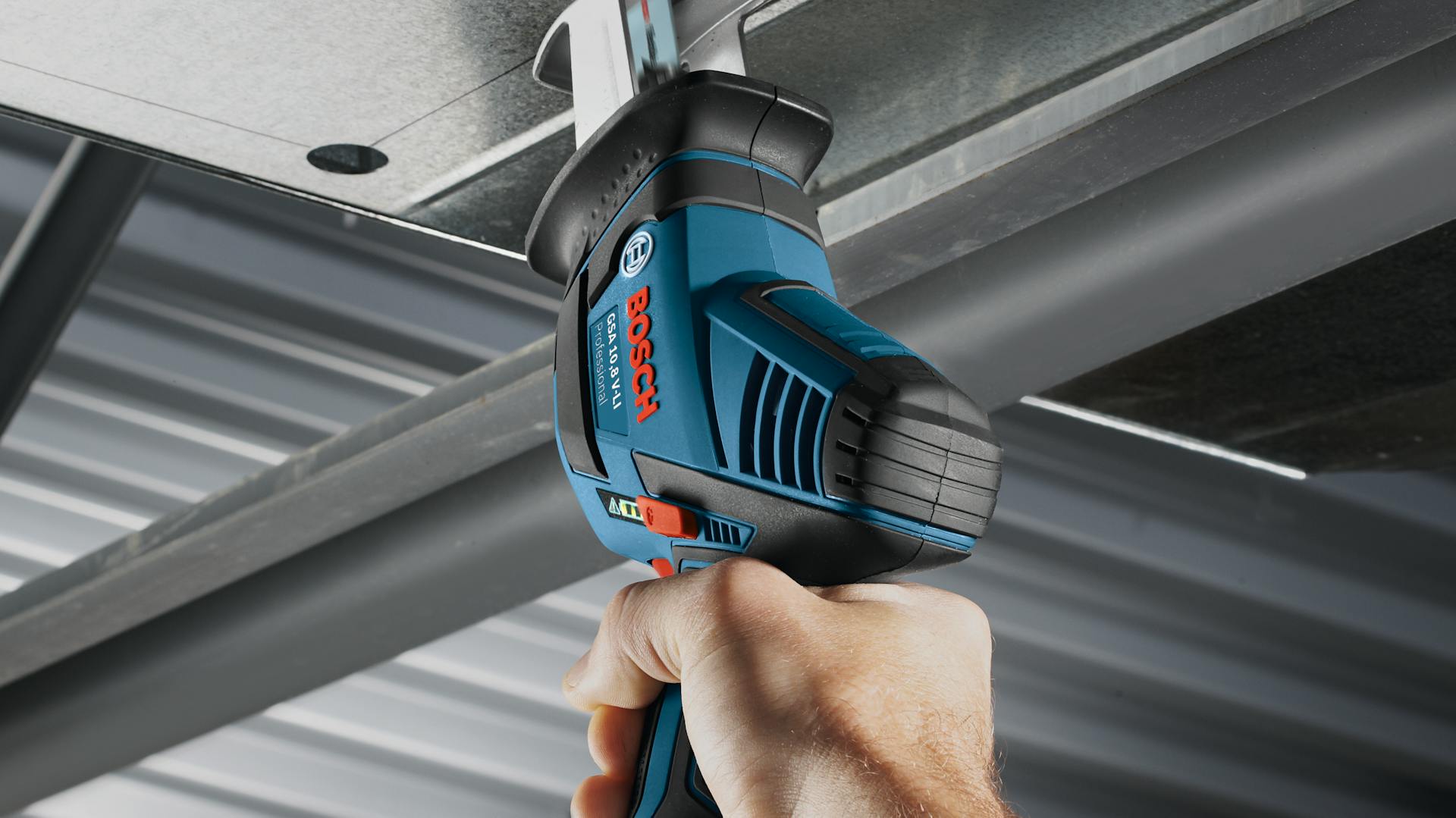 Bosch Professional Akku-Säbelsäge zur Bearbeitung von Holz und Metall