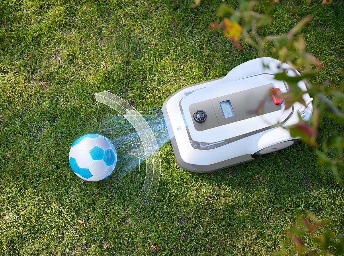 Ecovacs Mähroboter erkennt einen Fall auf dem Rasen durch AIVI 3D Hindernisvermeidung