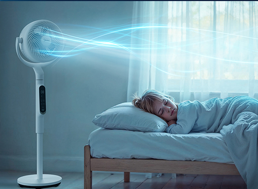 Midea Ventilator im Schlafzimmer mit schlafendem Mädchen 