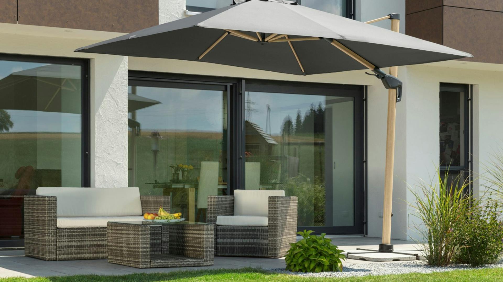 Schneider Ampelschirm auf Terrasse