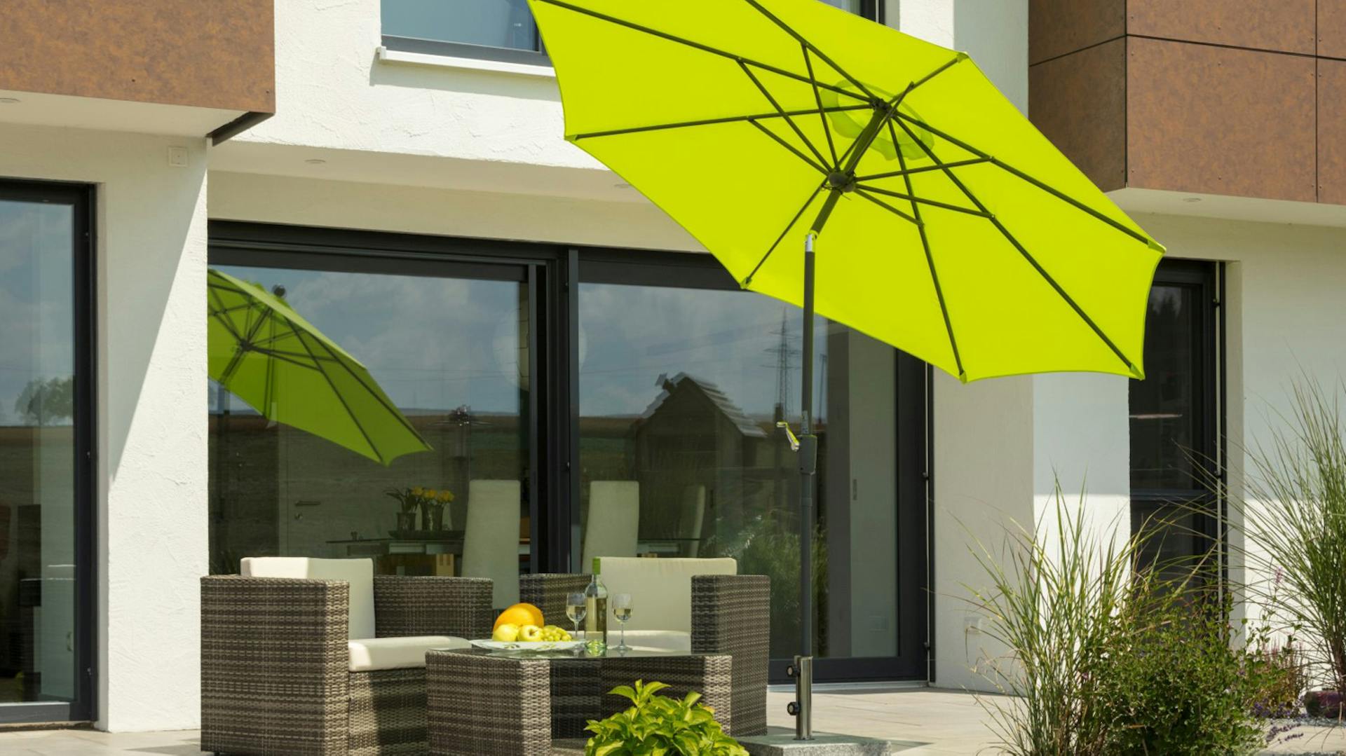 Schneider Marktschirm auf Terrasse