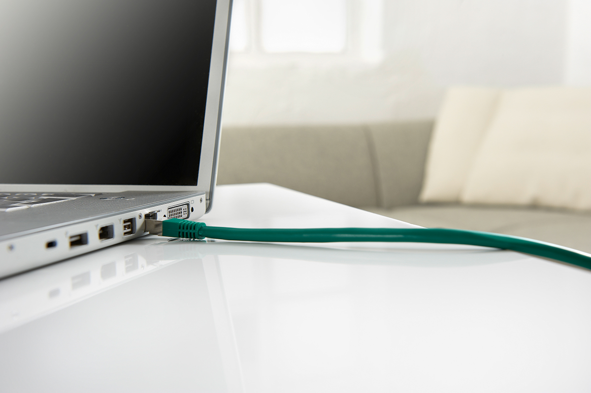 Schwaiger LAN Kabel in einem Laptop