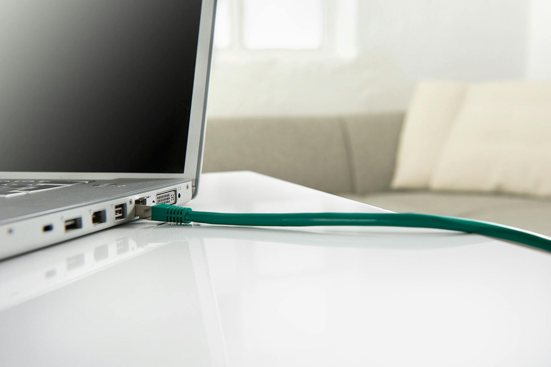 Schwaiger LAN Kabel in einem Laptop