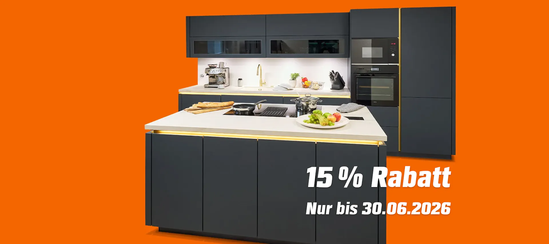 Küche auf orangenem Hintergrund